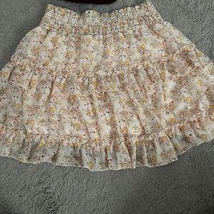 I am selling an altrd state floral skirt brand new never worn size Large